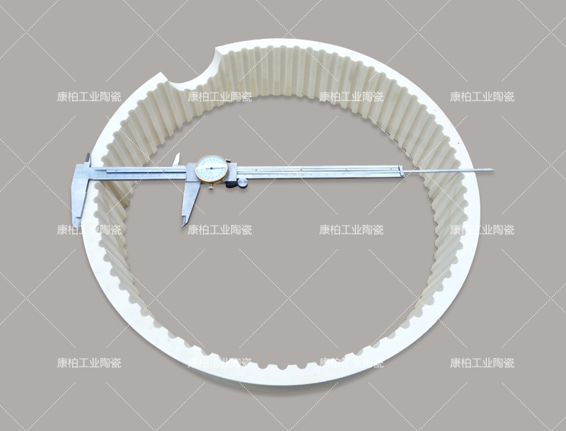 透明氧化鋁陶瓷是完全透明的嗎？會(huì)呈現(xiàn)顏色或霧感？?